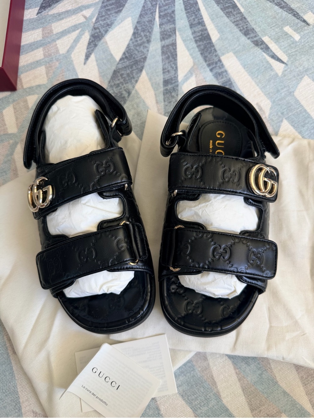 Brand new Gucci Black Leather GG-Strap Sandals